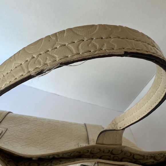 GUESS OVERSIZED TOTE - Picture 12 of 12